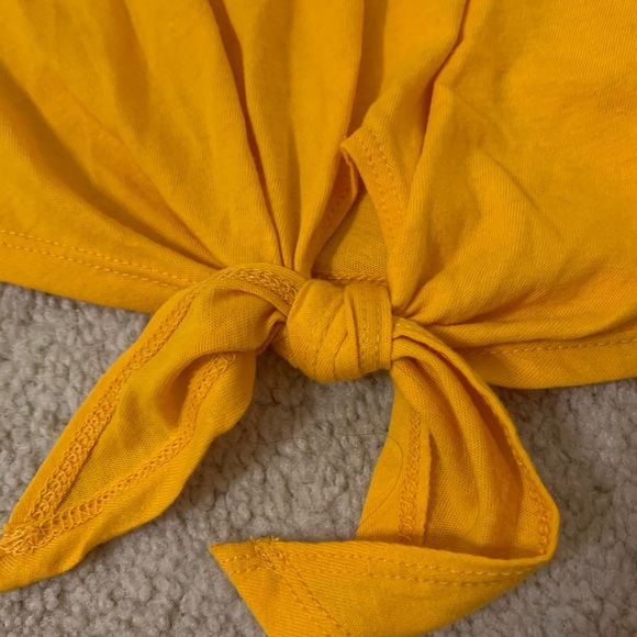 hollister yellow graphic cropped tee - Picture 2 of 4